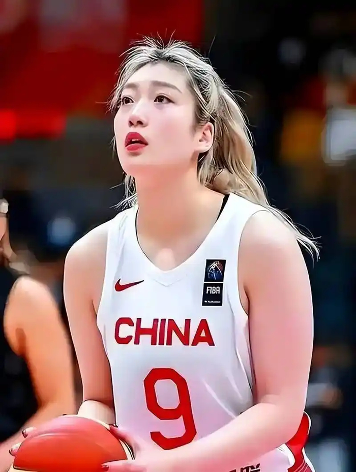 bti体育app下载-李梦无缘，女篮最强锋线驰援，21岁，188公分，进攻犀利，宫鲁鸣期待|邓雨婷|中国女篮|洛杉矶奥运会|意大利女篮|女篮世界杯_新浪体育_新浪新闻